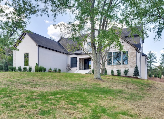 view of front of home with a front lawn