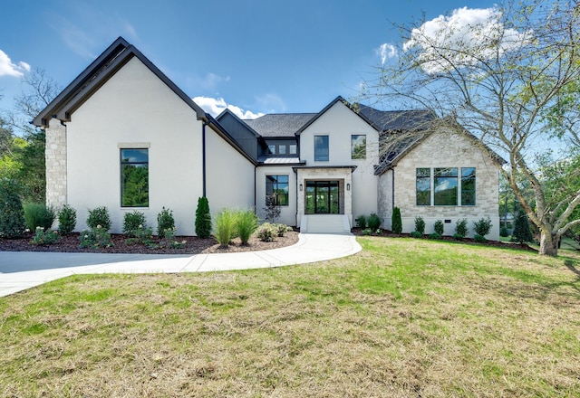 view of front of house featuring a front yard