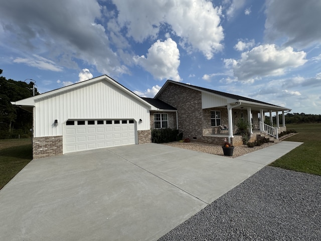 view of front facade with a garage and covered porch