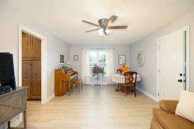 sitting room featuring light wood-type flooring and ceiling fan