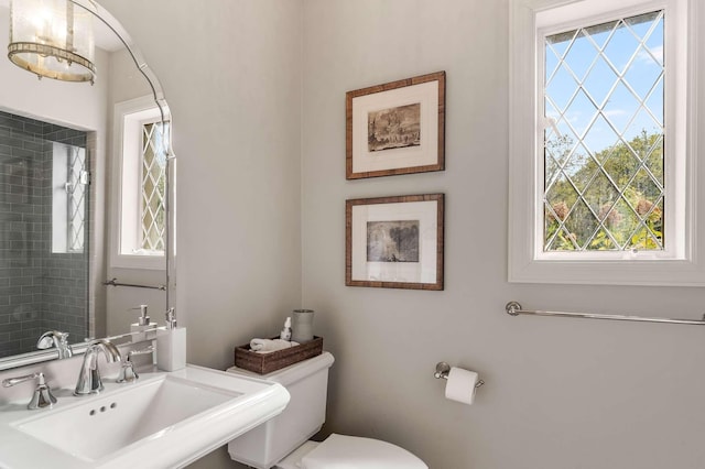 2304 Valley Brook Rd, Nashville, TN 37215 - bathroom with a sink, toilet, tiled shower, and a wealth of natural light