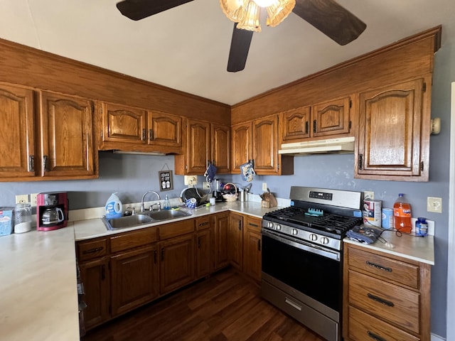 kitchen with dark hardwood / wood-style floors, ceiling fan, stainless steel gas range, and sink