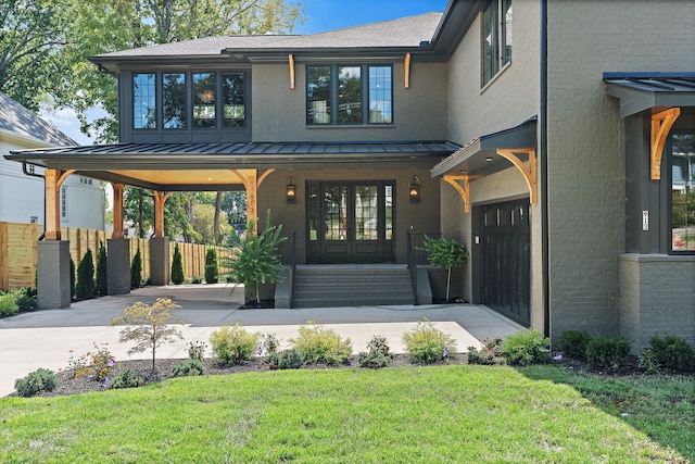 view of front of home with a front lawn