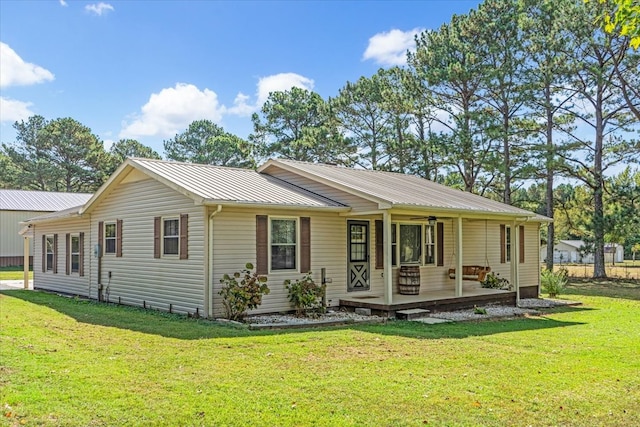 view of front of property featuring a front lawn and covered porch