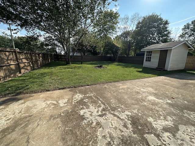 view of yard with a patio and an outdoor structure