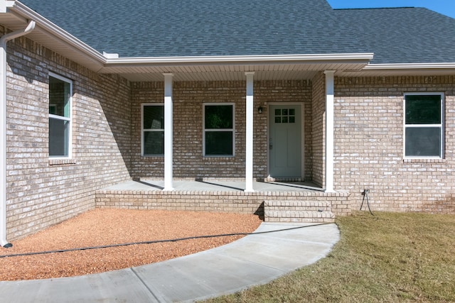 property entrance featuring a yard