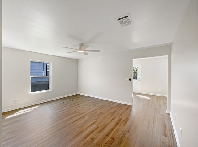 empty room featuring light hardwood / wood-style floors and ceiling fan