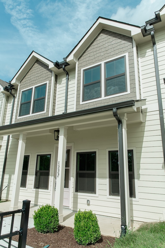 view of front of home with covered porch