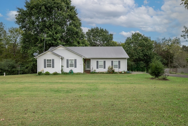 single story home featuring a front lawn