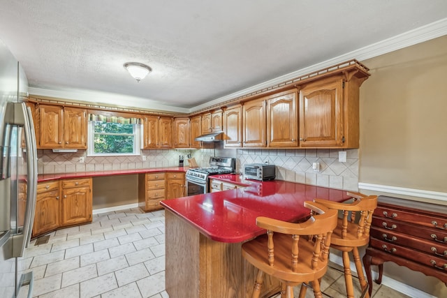 kitchen with stainless steel appliances, ornamental molding, a kitchen breakfast bar, and decorative backsplash