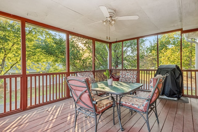 sunroom featuring ceiling fan