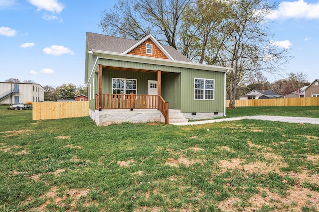 view of front of home featuring covered porch and a front lawn