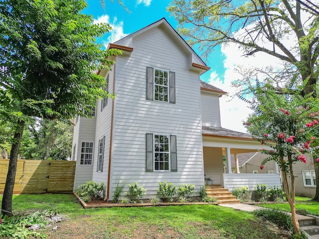 view of front of home with a front yard