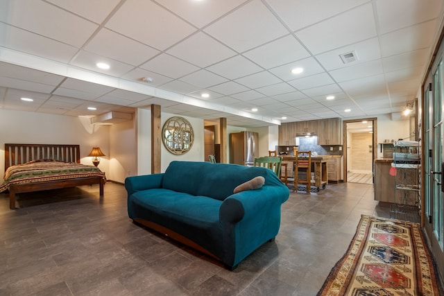 living room featuring a drop ceiling