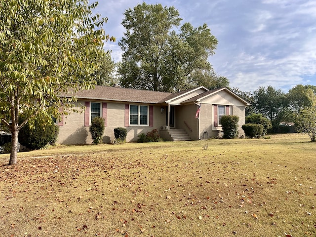 ranch-style home featuring a front lawn