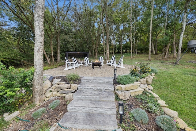 view of yard featuring a patio