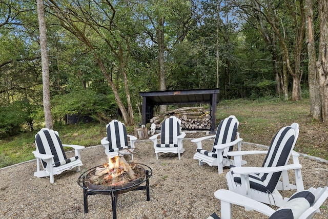 view of yard featuring a fire pit