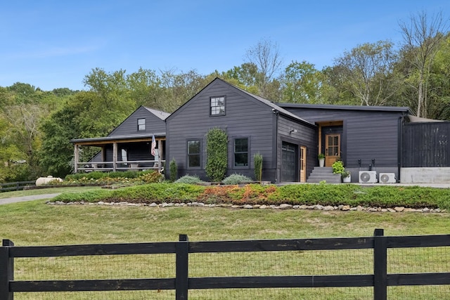 view of front of property featuring a front lawn and a porch