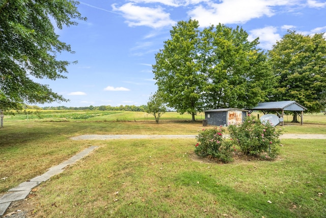 view of yard with an outbuilding and a rural view