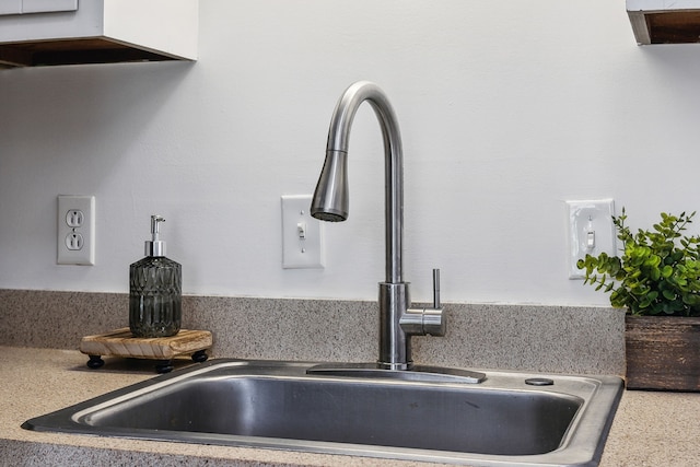 room details featuring sink