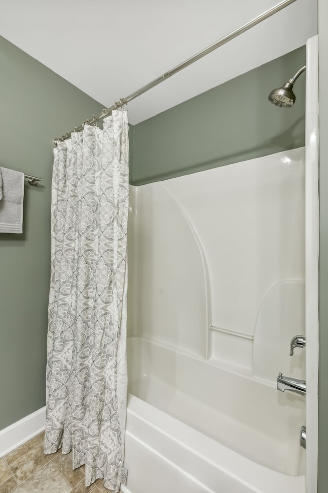 bathroom featuring shower / bath combo