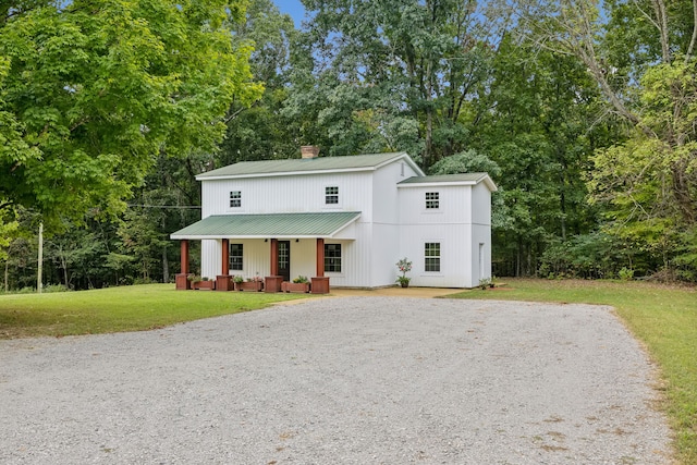 view of front of house with a porch and a front lawn