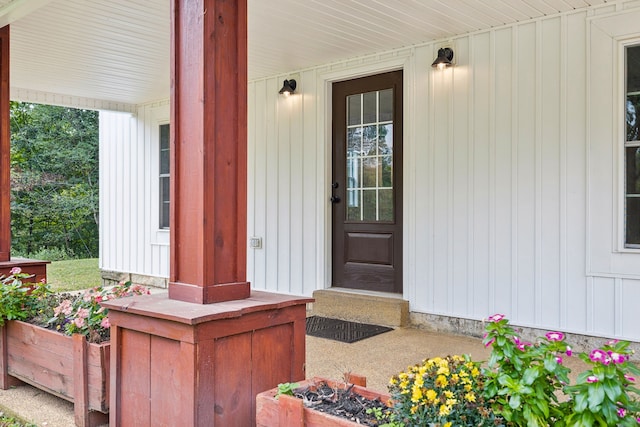 entrance to property with covered porch