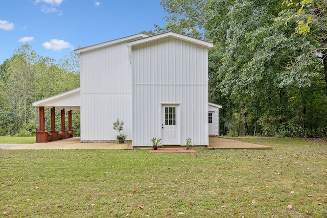 exterior space featuring a yard