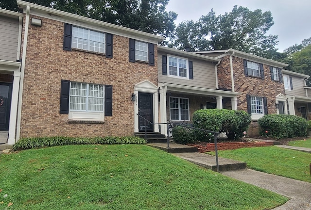 view of front of house featuring a front yard