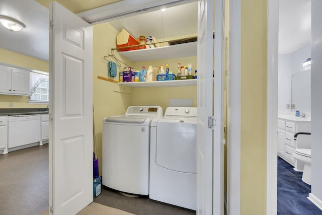 laundry room featuring washing machine and clothes dryer