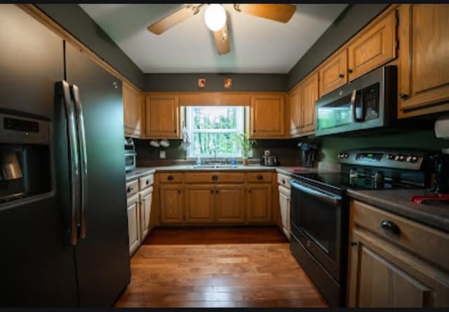 kitchen with light hardwood / wood-style flooring, stainless steel appliances, ceiling fan, and sink