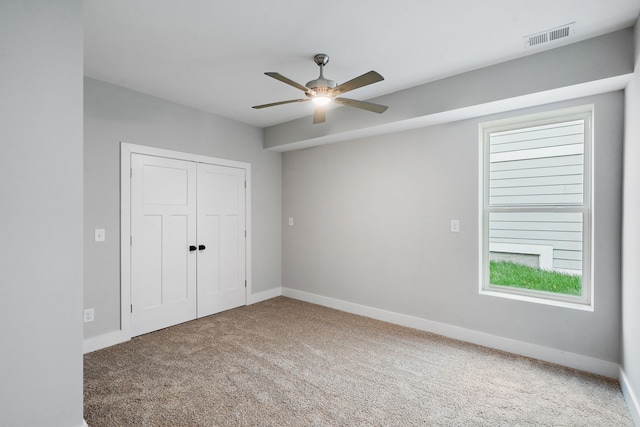 carpeted empty room featuring ceiling fan