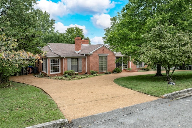 view of front of property with a front lawn