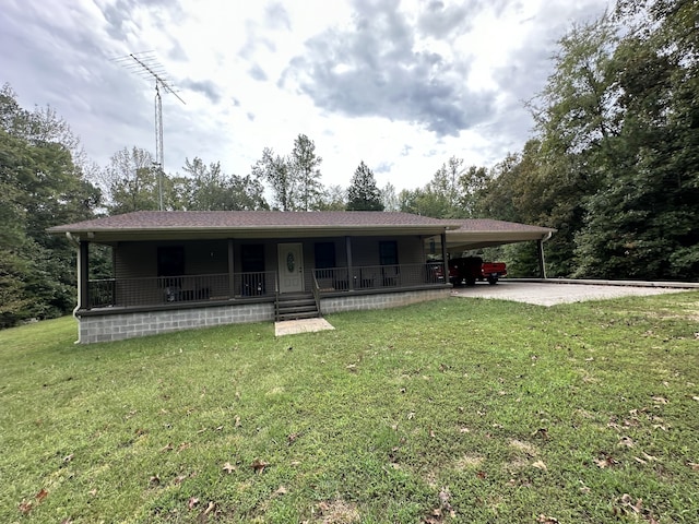 view of front of house featuring a front lawn, covered porch, and a carport