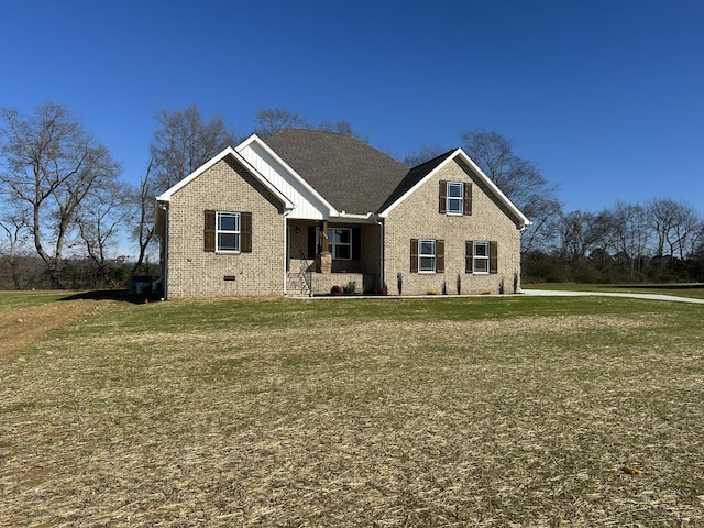 craftsman-style home featuring a front lawn