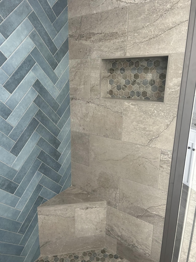 bathroom featuring a tile shower