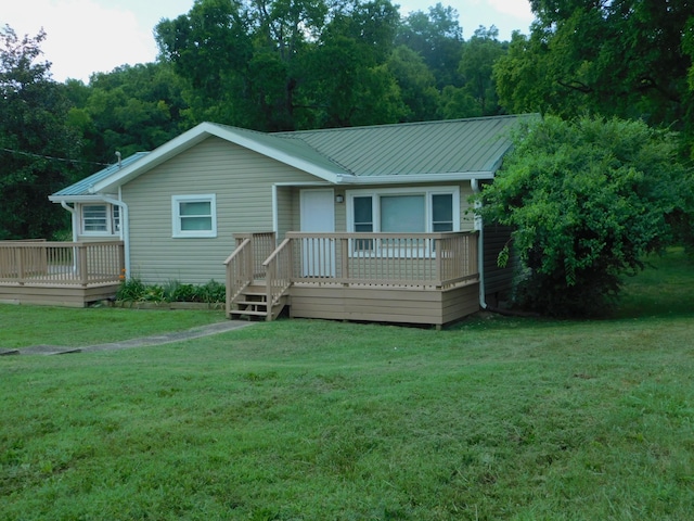 view of front of home with a wooden deck and a front yard