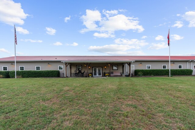 view of front of house featuring a front lawn