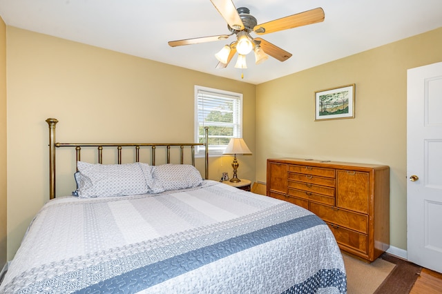 bedroom with ceiling fan