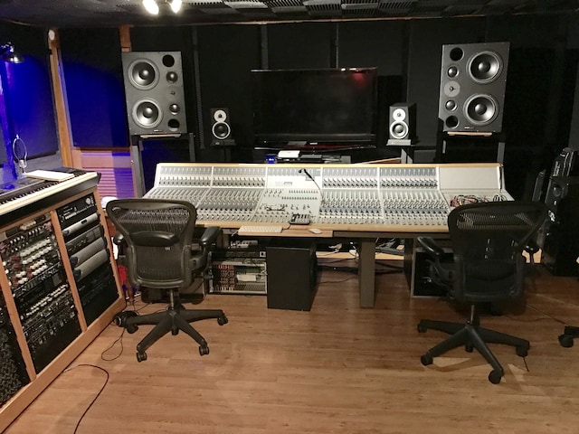 office area with hardwood / wood-style flooring