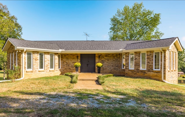 single story home featuring a front yard