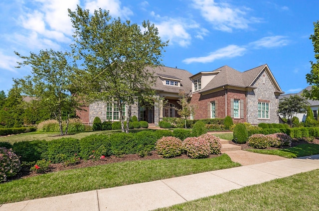 view of front facade featuring a front yard