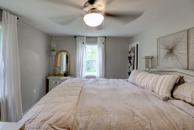 bedroom with ceiling fan