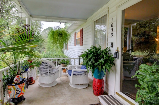 balcony featuring covered porch