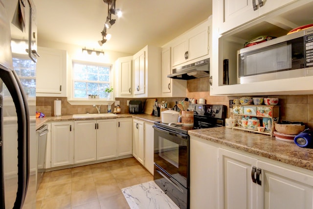 kitchen with white cabinetry, sink, hanging light fixtures, tasteful backsplash, and appliances with stainless steel finishes