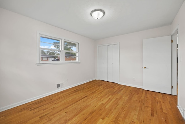 314 Robin Rd, Bowling Green, KY 42101 - unfurnished bedroom featuring light wood-style floors, visible vents, baseboards, and a closet