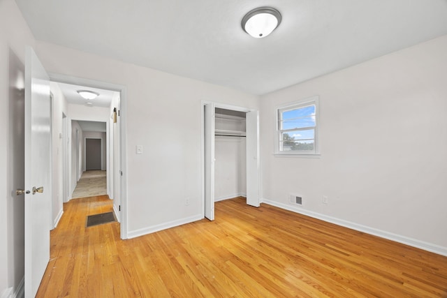 314 Robin Rd, Bowling Green, KY 42101 - unfurnished bedroom with visible vents, baseboards, light wood finished floors, and a closet