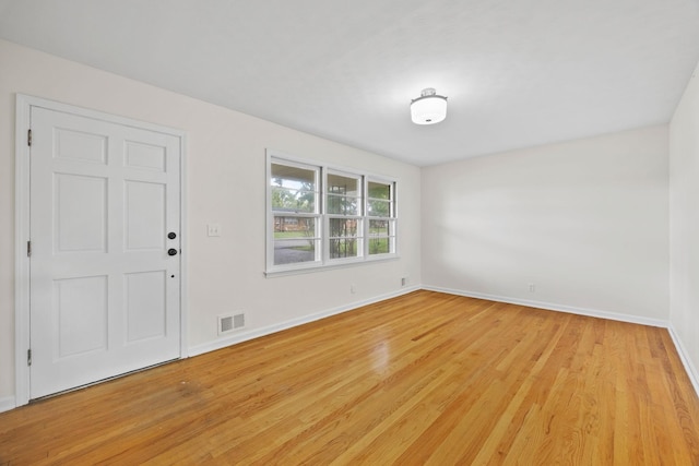 314 Robin Rd, Bowling Green, KY 42101 - interior space with visible vents, baseboards, and light wood finished floors