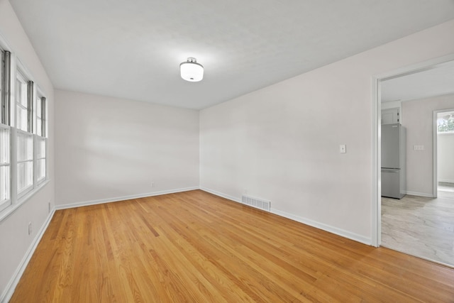 314 Robin Rd, Bowling Green, KY 42101 - empty room featuring light wood-type flooring, a healthy amount of sunlight, baseboards, and visible vents
