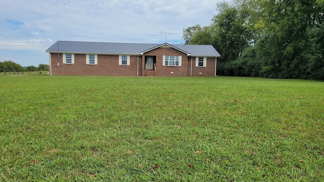 ranch-style home featuring a front lawn